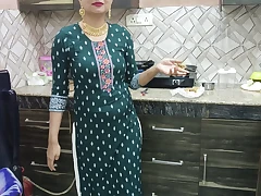 Punjabi stepmom said that to send an oil message to the stepson, the cell beat the stepmother's forearm in the stepmom lock, the kitchen wheel stepmom cooked a fine lesson, instructed a great lesson, gripped the pulverize-stick of the putt and pu